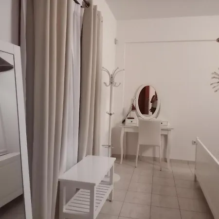 Tholos Bay Apartment *